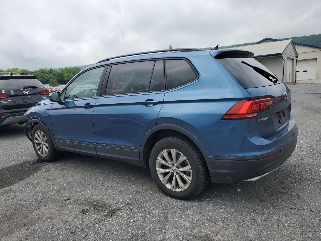 2020 Volkswagen Tiguan S - Фото 2