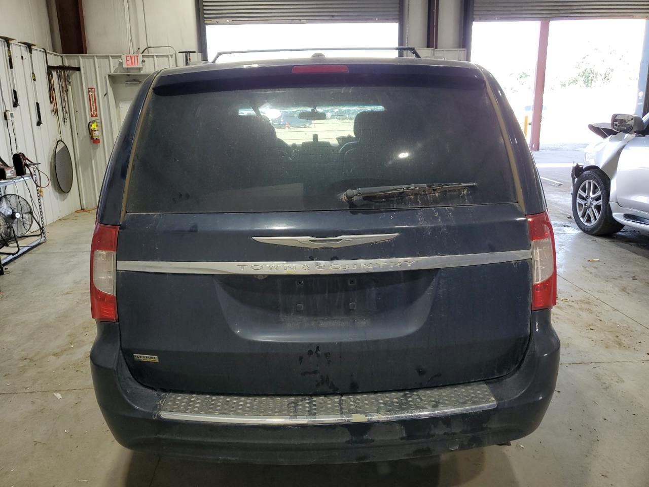 2014 Chrysler Town & Country Touring - Фото 6