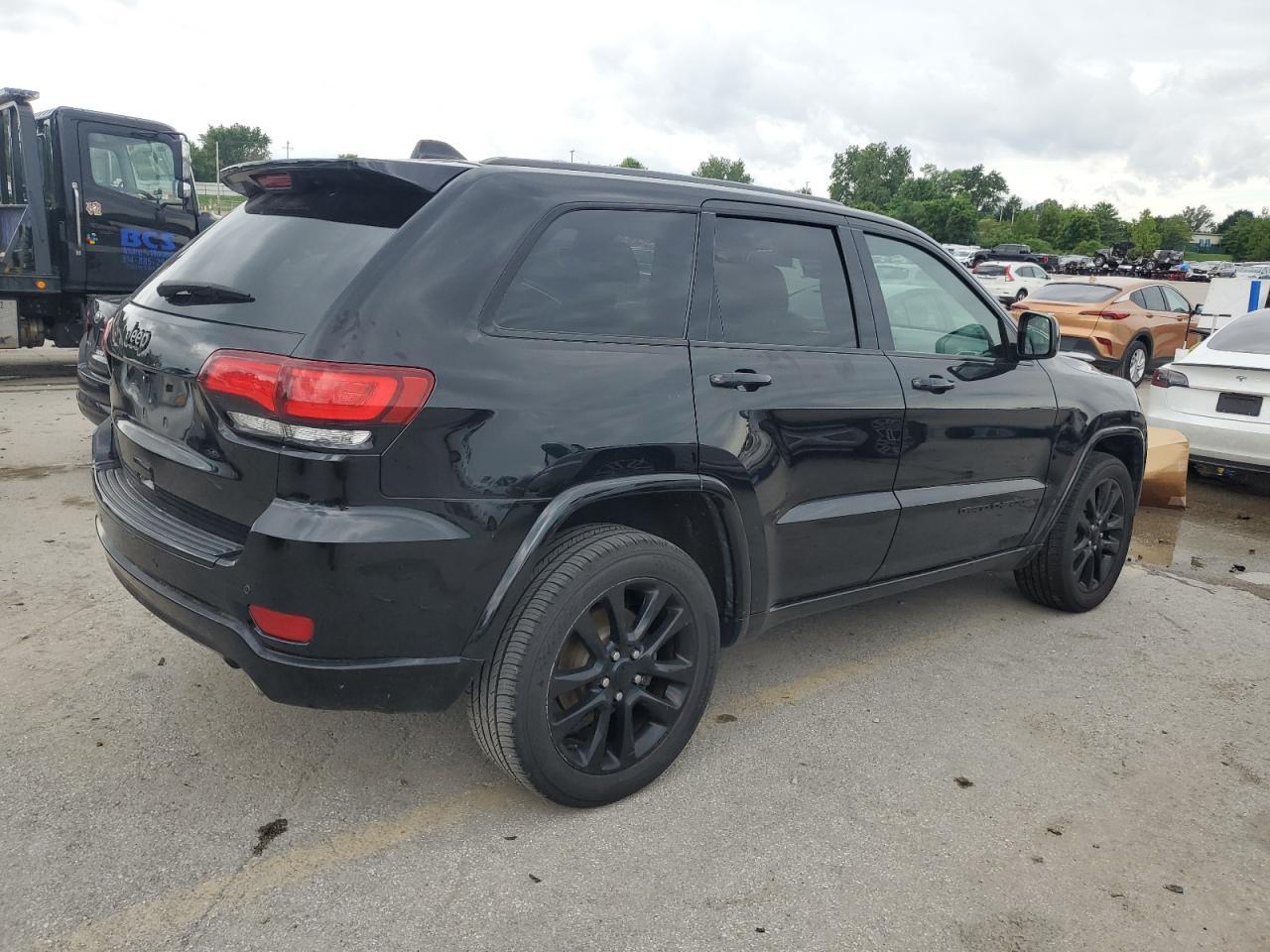 2018 Jeep Grand Cherokee Laredo - Image 3