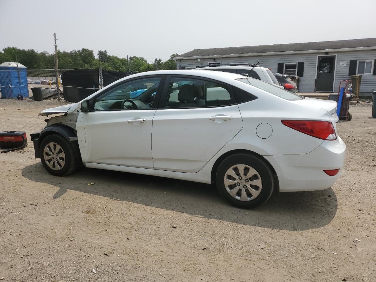 2017 Hyundai Accent Se - Фото 2