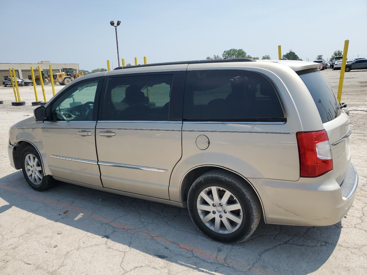 2015 Chrysler Town & Country Touring - Image 2