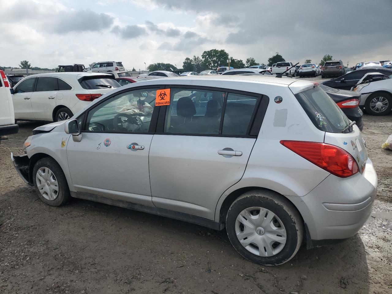 2011 Nissan Versa S - Фото 2