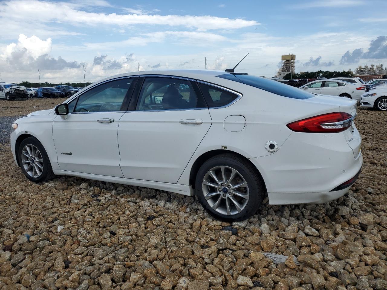 2017 Ford Fusion Se Hybrid - Фото 2