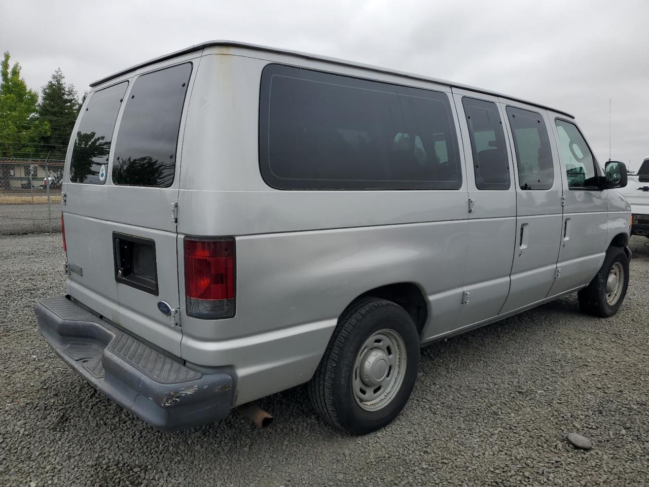 2006 Ford Econoline E150 Wagon - Фото 3