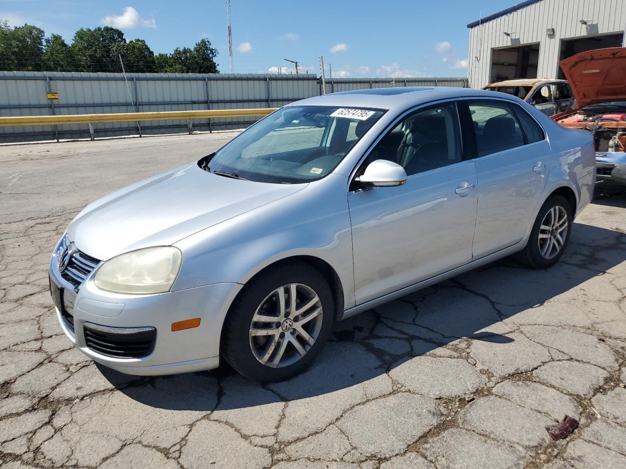 2005 Volkswagen New Jetta 2.5L Option Package 2