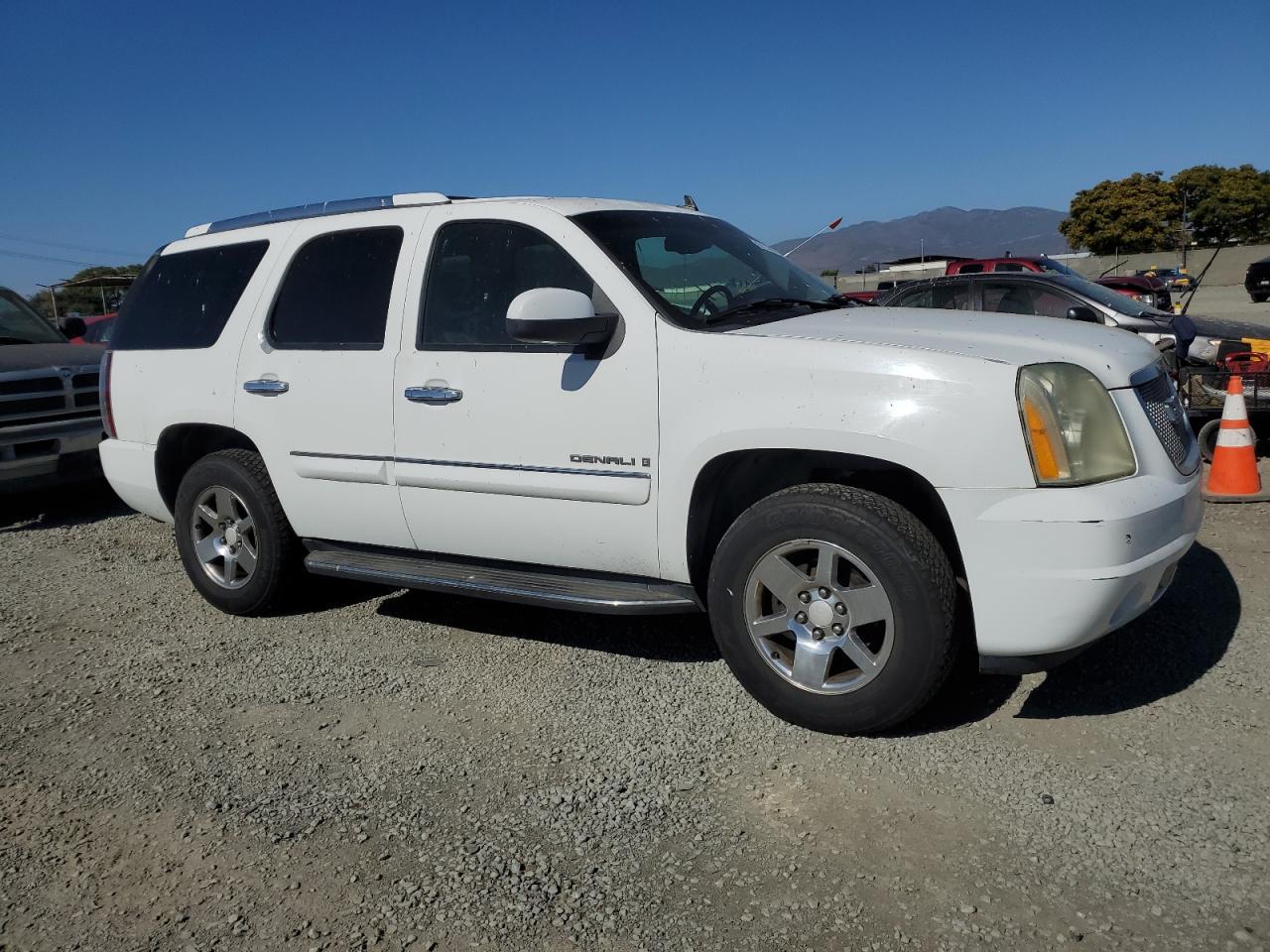 2007 GMC Yukon Denali - Image 4