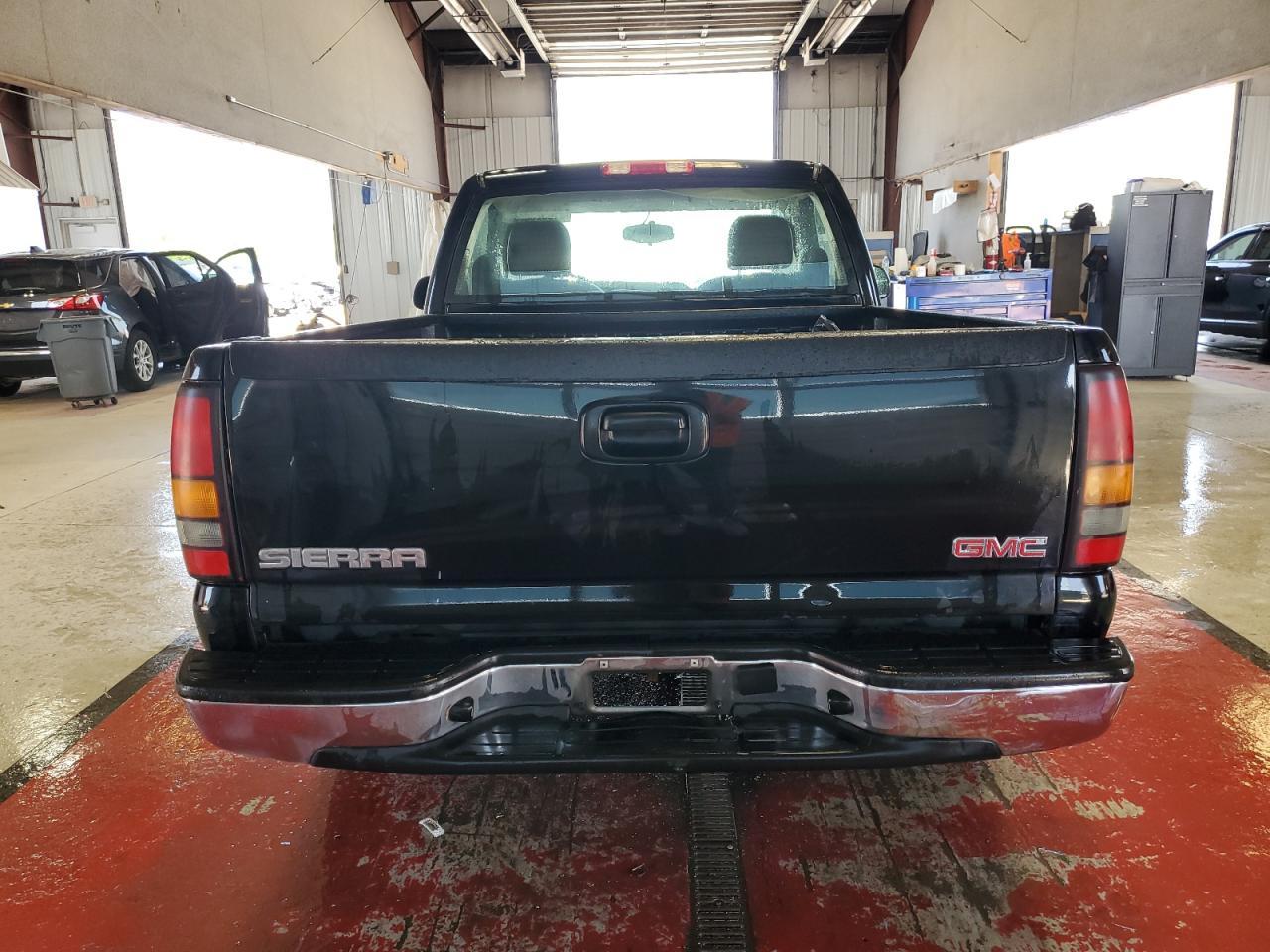 2005 GMC New Sierra C1500 - Image 6