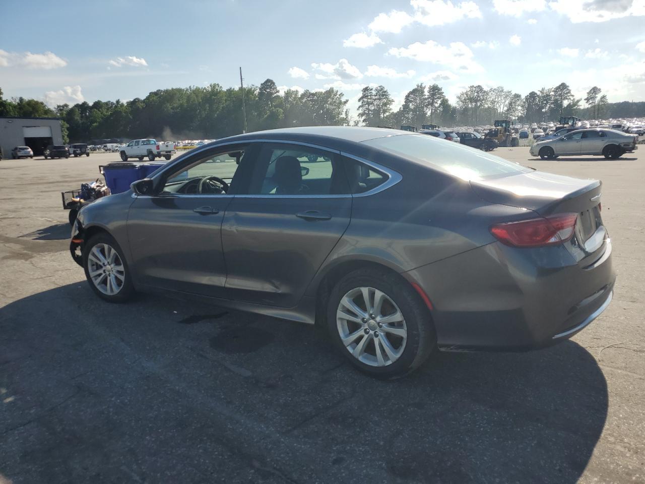 2016 Chrysler 200 Limited - Фото 2