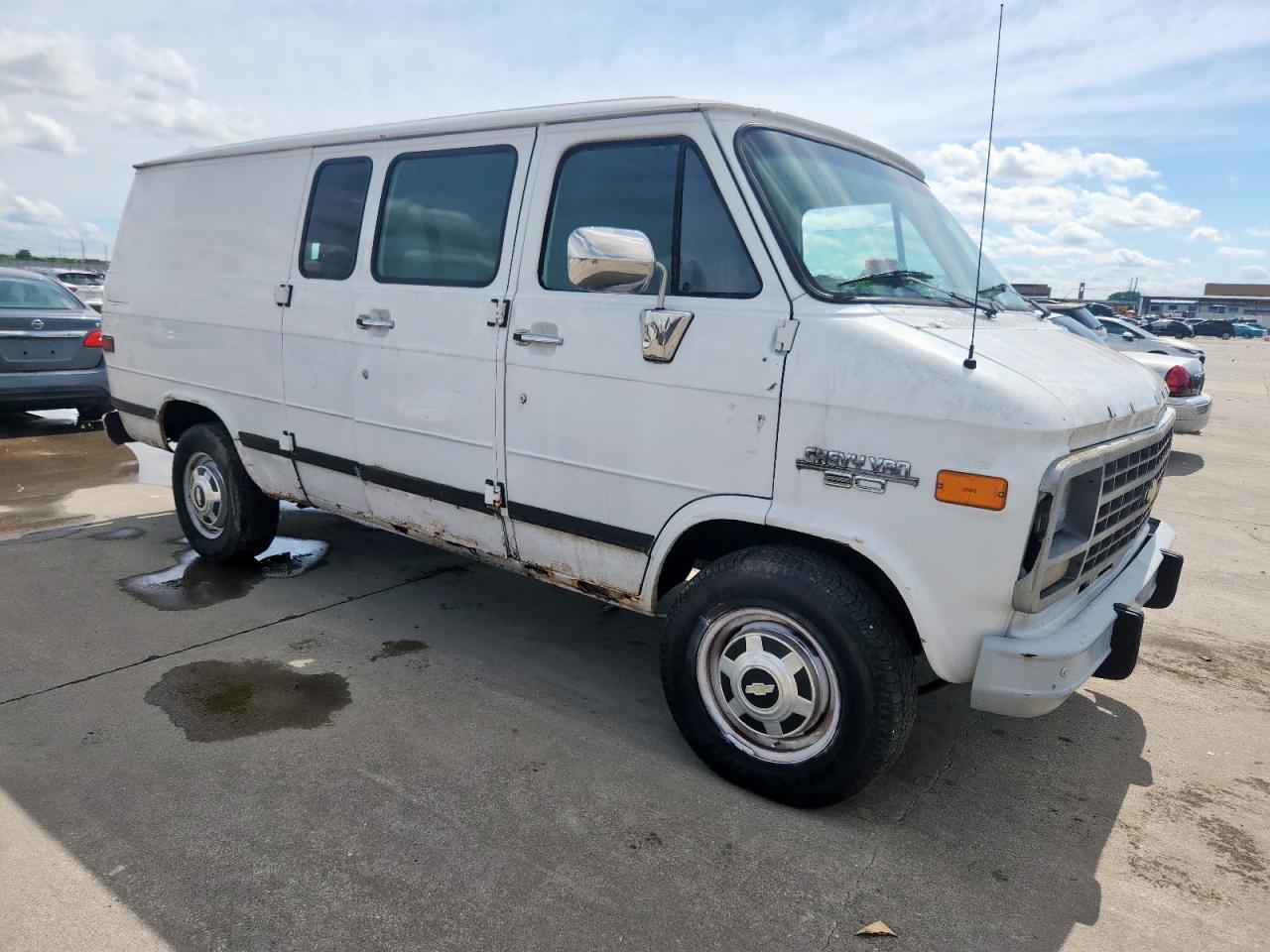 1994 Chevrolet Van G3500 - Image 4