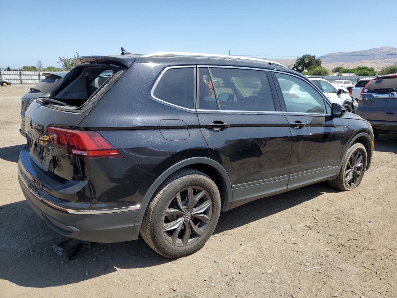 2023 Volkswagen Tiguan Se - Фото 3