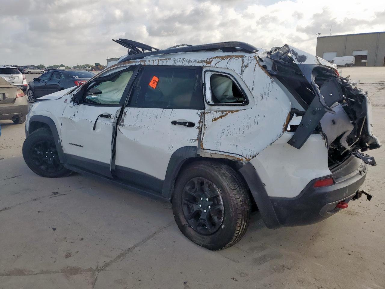 2019 Jeep Cherokee Trailhawk - Image 2