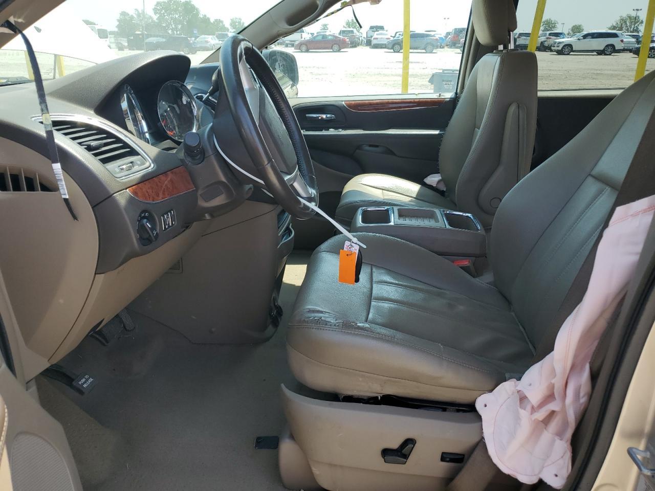 2015 Chrysler Town & Country Touring - Image 7