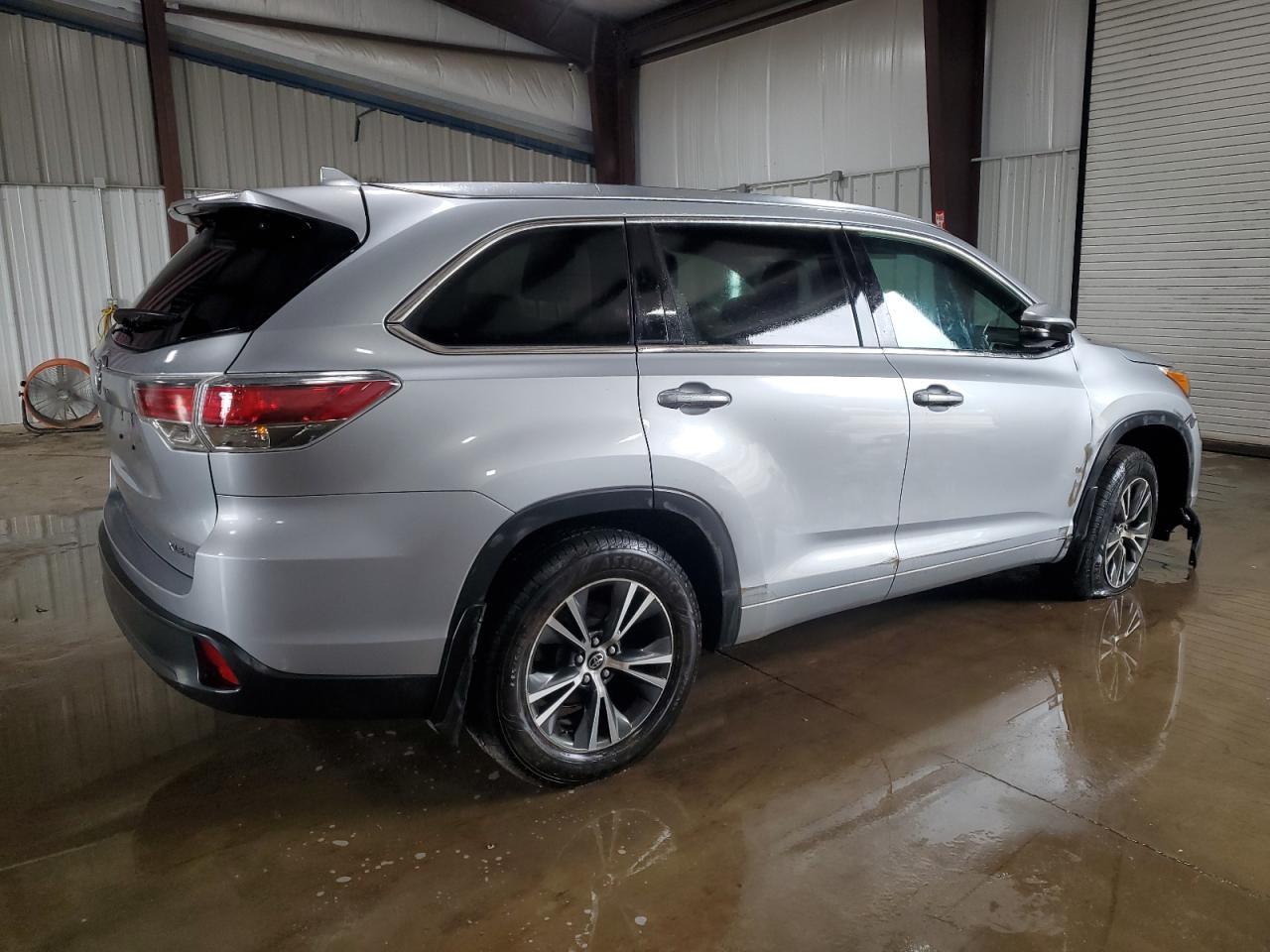 2016 Toyota Highlander Xle - Image 3