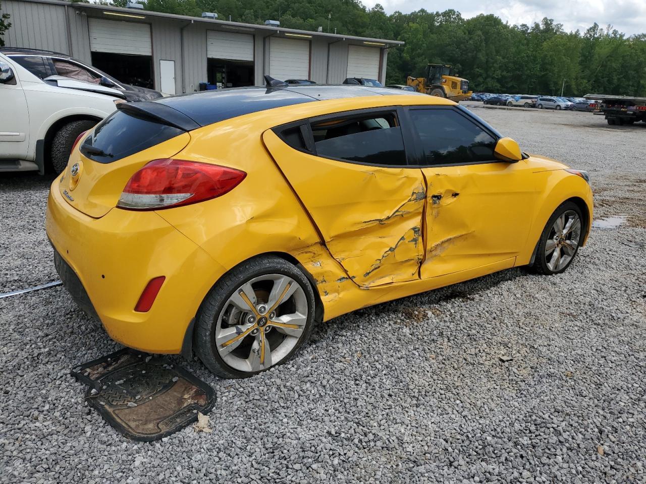 2015 Hyundai Veloster Base - Image 3