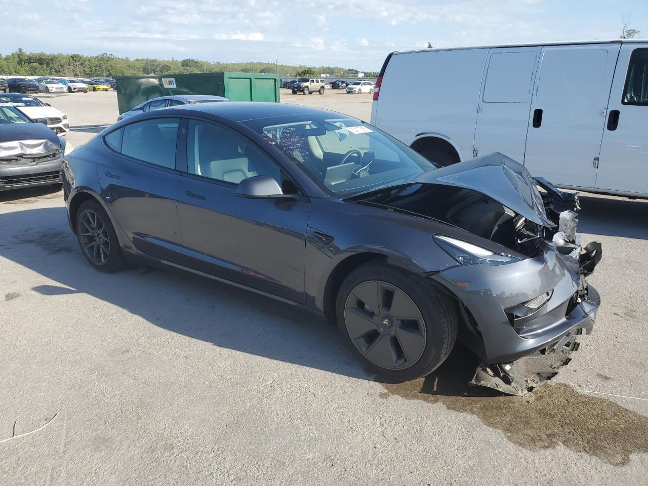 2023 Tesla Model 3 - Фото 4