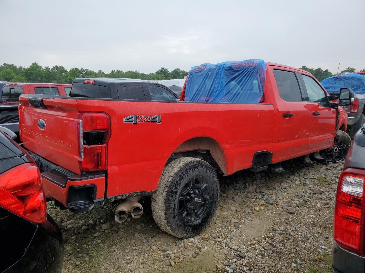2023 Ford F350 Super Duty - Фото 3