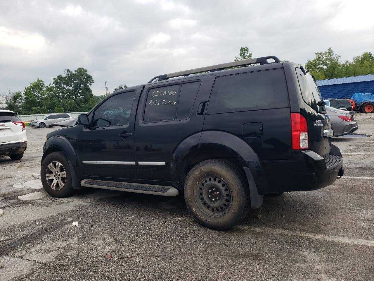 2011 Nissan Pathfinder S - Фото 2