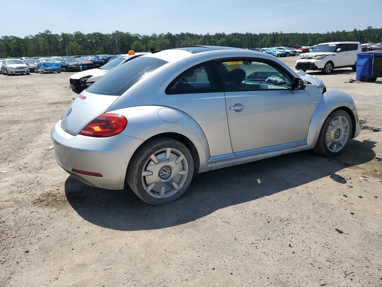 2012 Volkswagen Beetle - Image 3