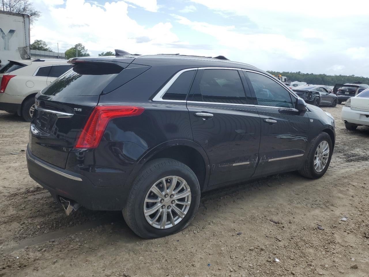 2018 Cadillac Xt4 - Image 3