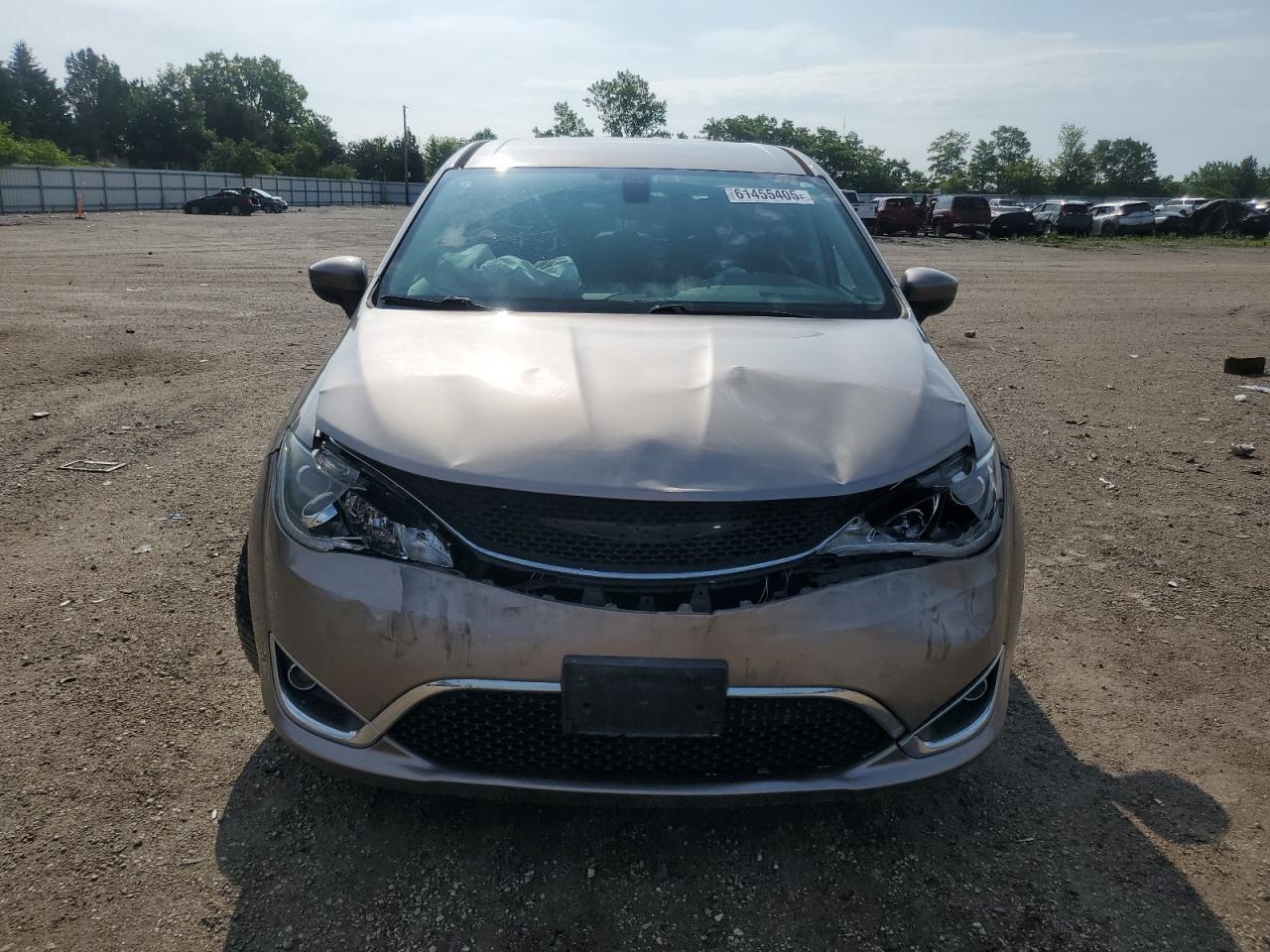 2017 Chrysler Pacifica Touring L - Image 5