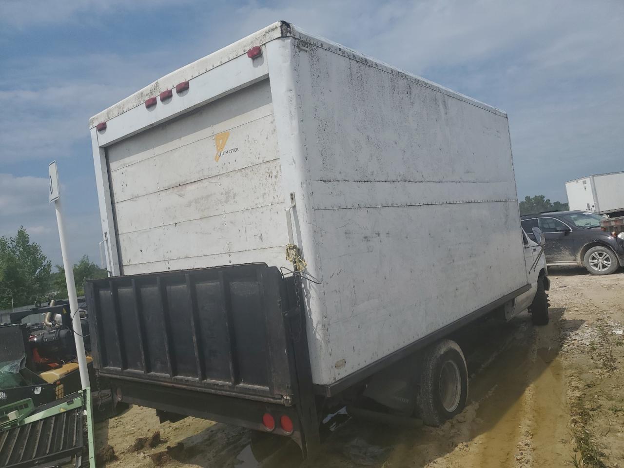 1992 Ford Econoline E350 Cutaway Van - Image 3