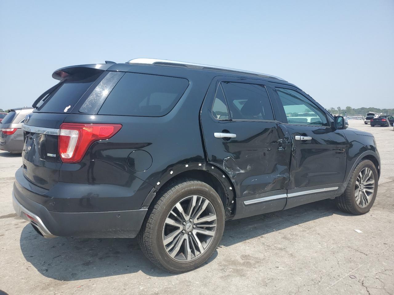 2017 Ford Explorer Platinum - Image 3