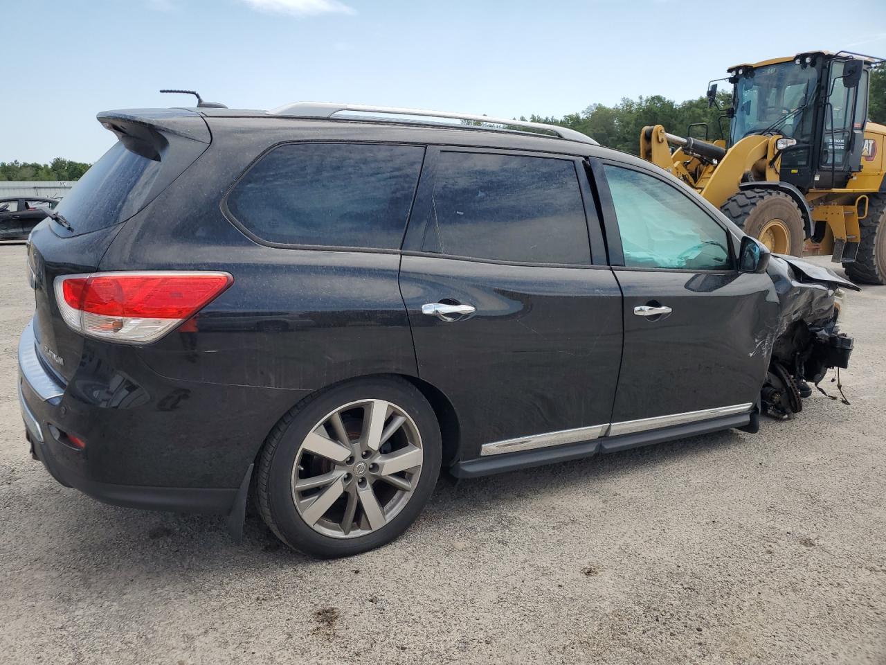 2016 Nissan Pathfinder S - Image 3