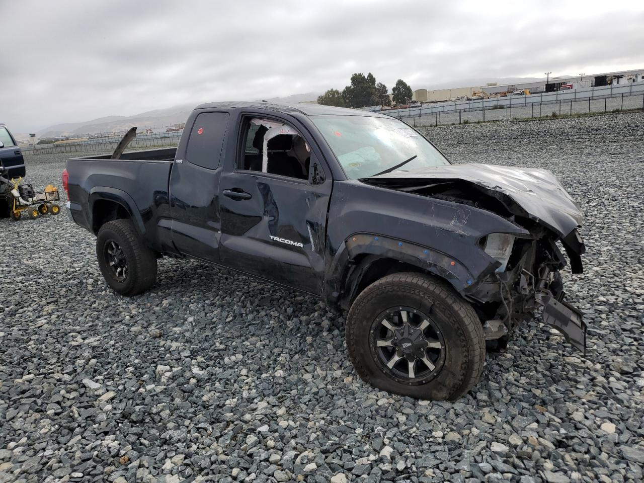 2017 Toyota Tacoma Access Cab - Фото 4