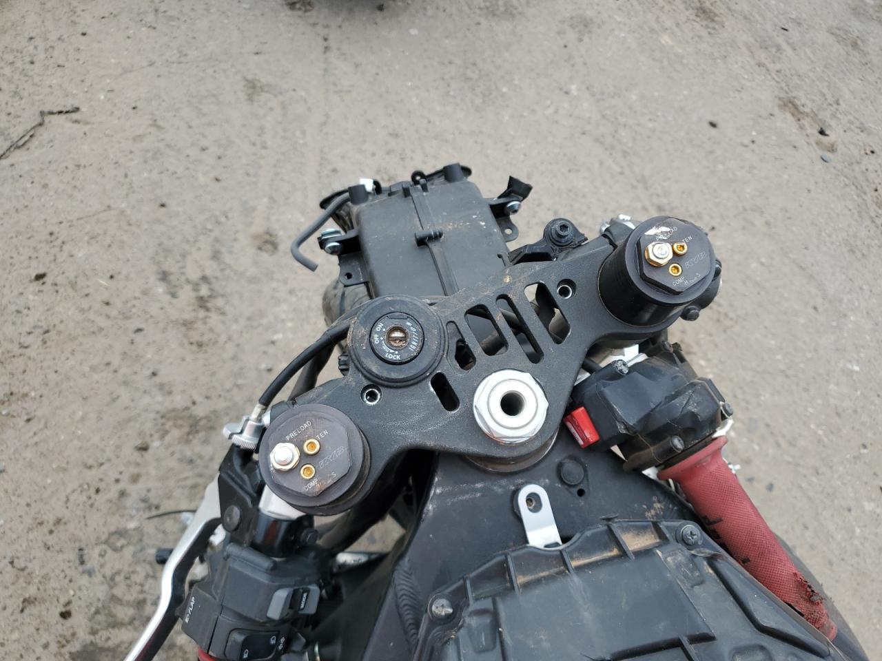 2021 Yamaha Yzfr1 - Image 7