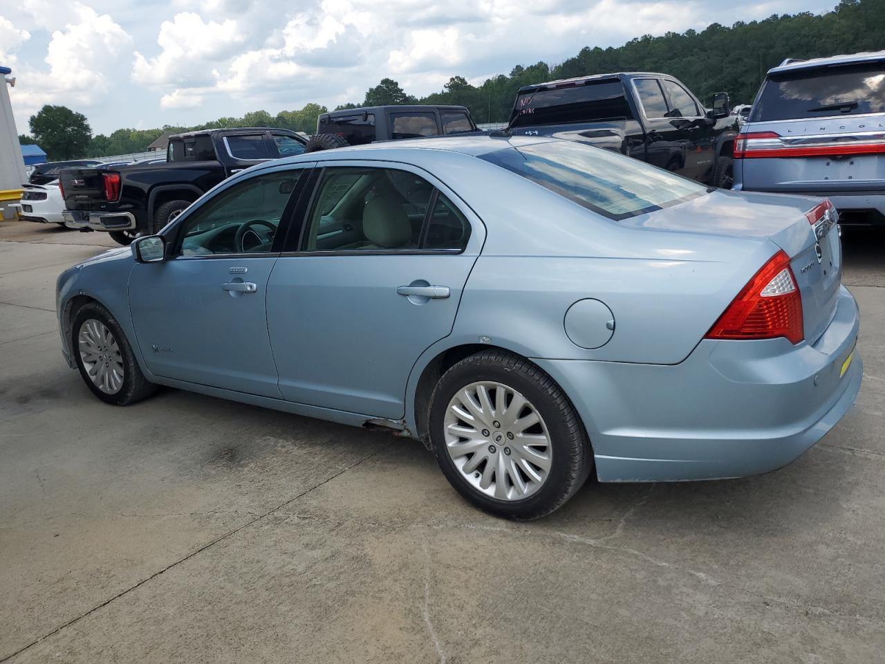 2010 Ford Fusion Hybrid - Image 2