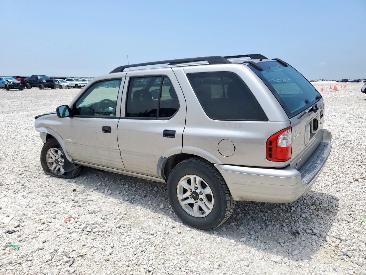 2004 Isuzu Rodeo S - Image 2