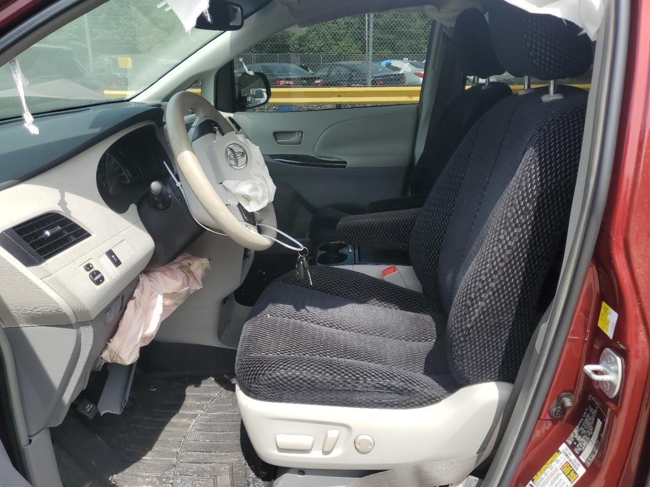 2011 Toyota Sienna Le - Image 7