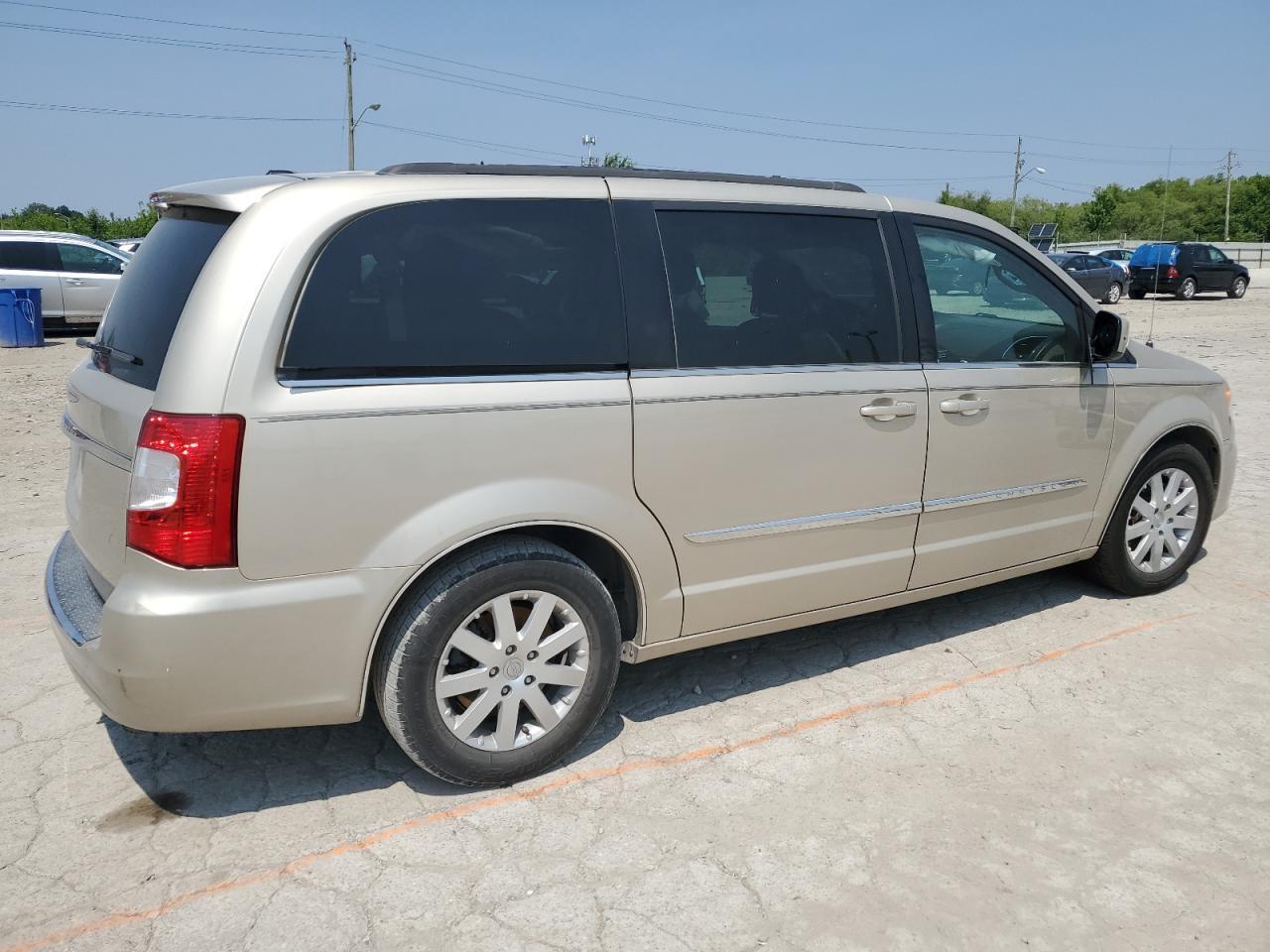 2015 Chrysler Town & Country Touring - Image 3
