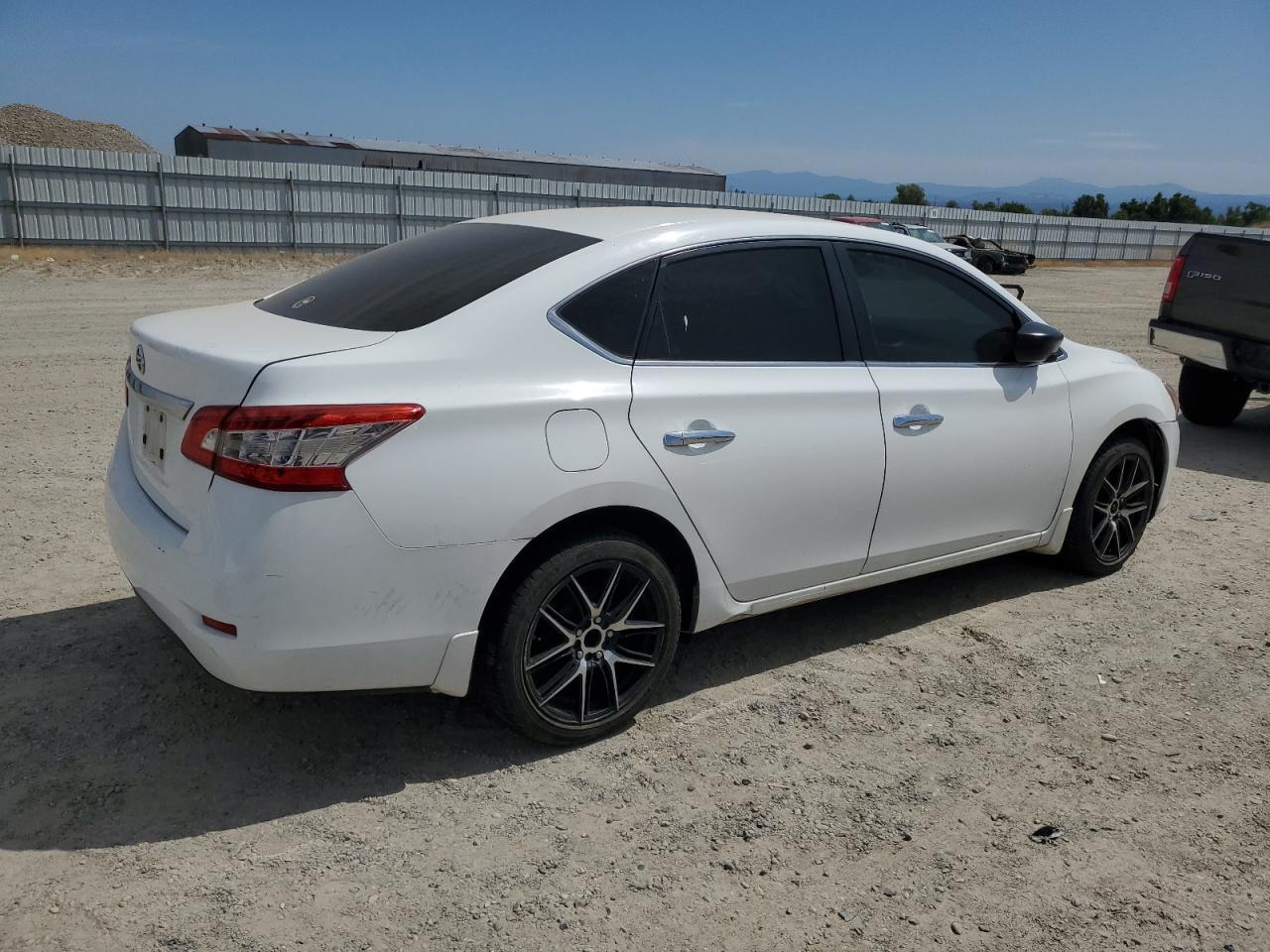 2015 Nissan Sentra S - Фото 3