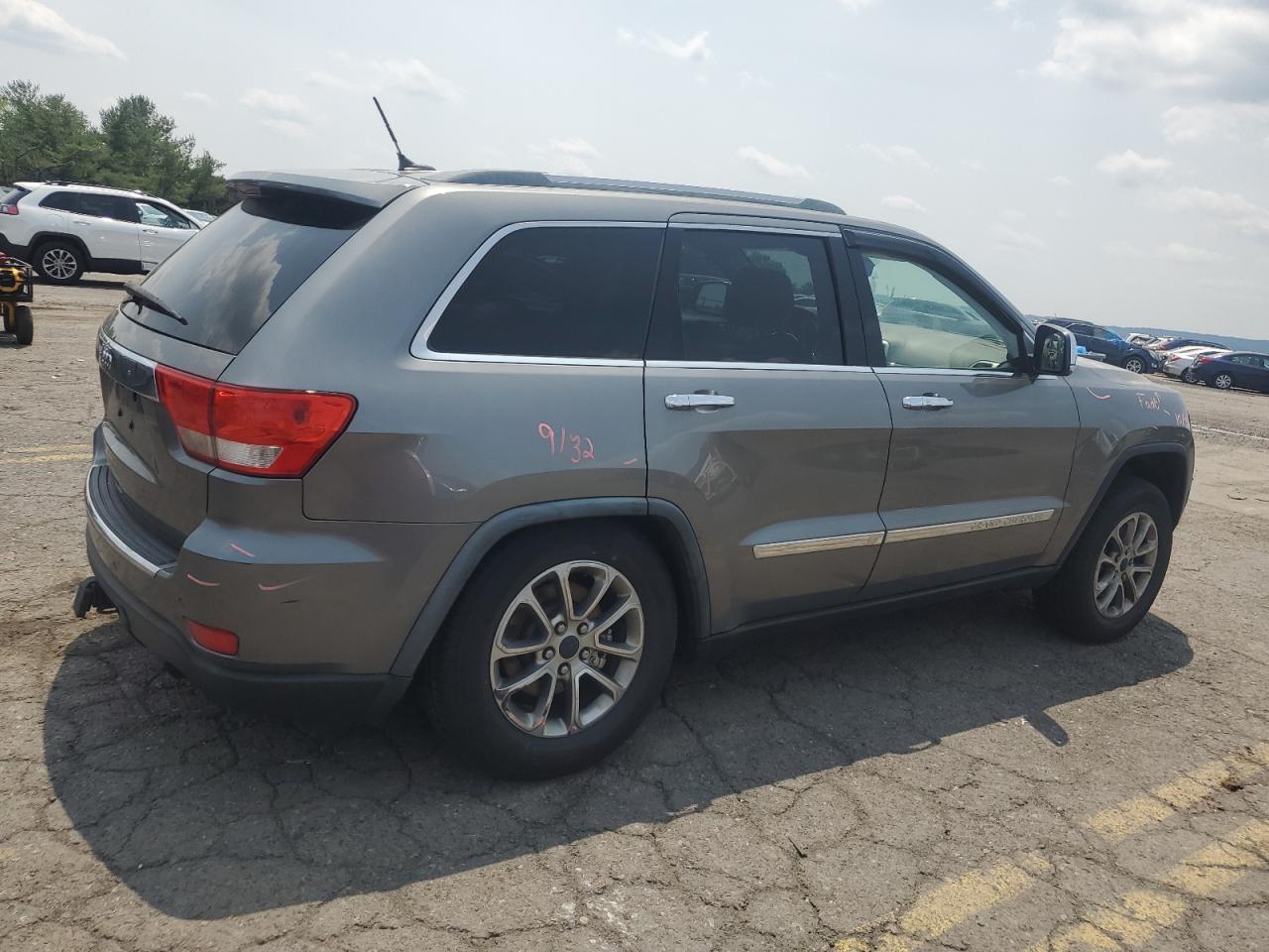 2011 Jeep Grand Cherokee Overland - Image 3