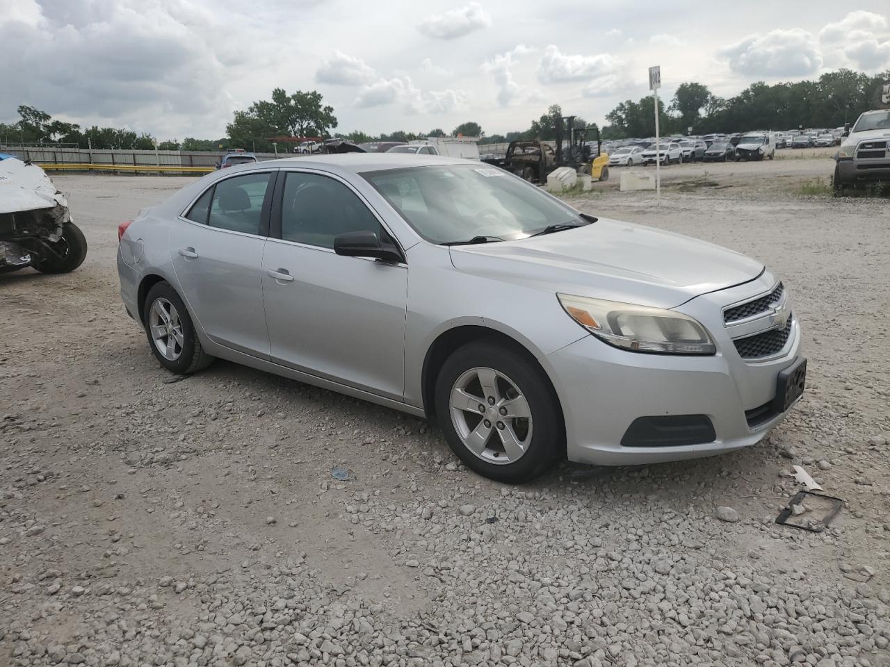 2013 Chevrolet Malibu Ls - Фото 4