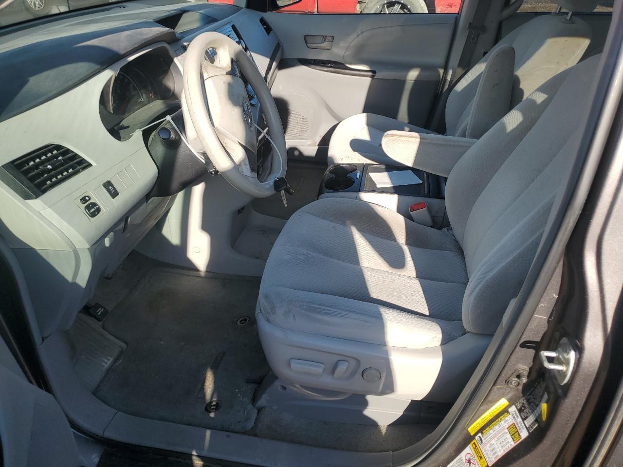 2013 Toyota Sienna Le - Фото 7