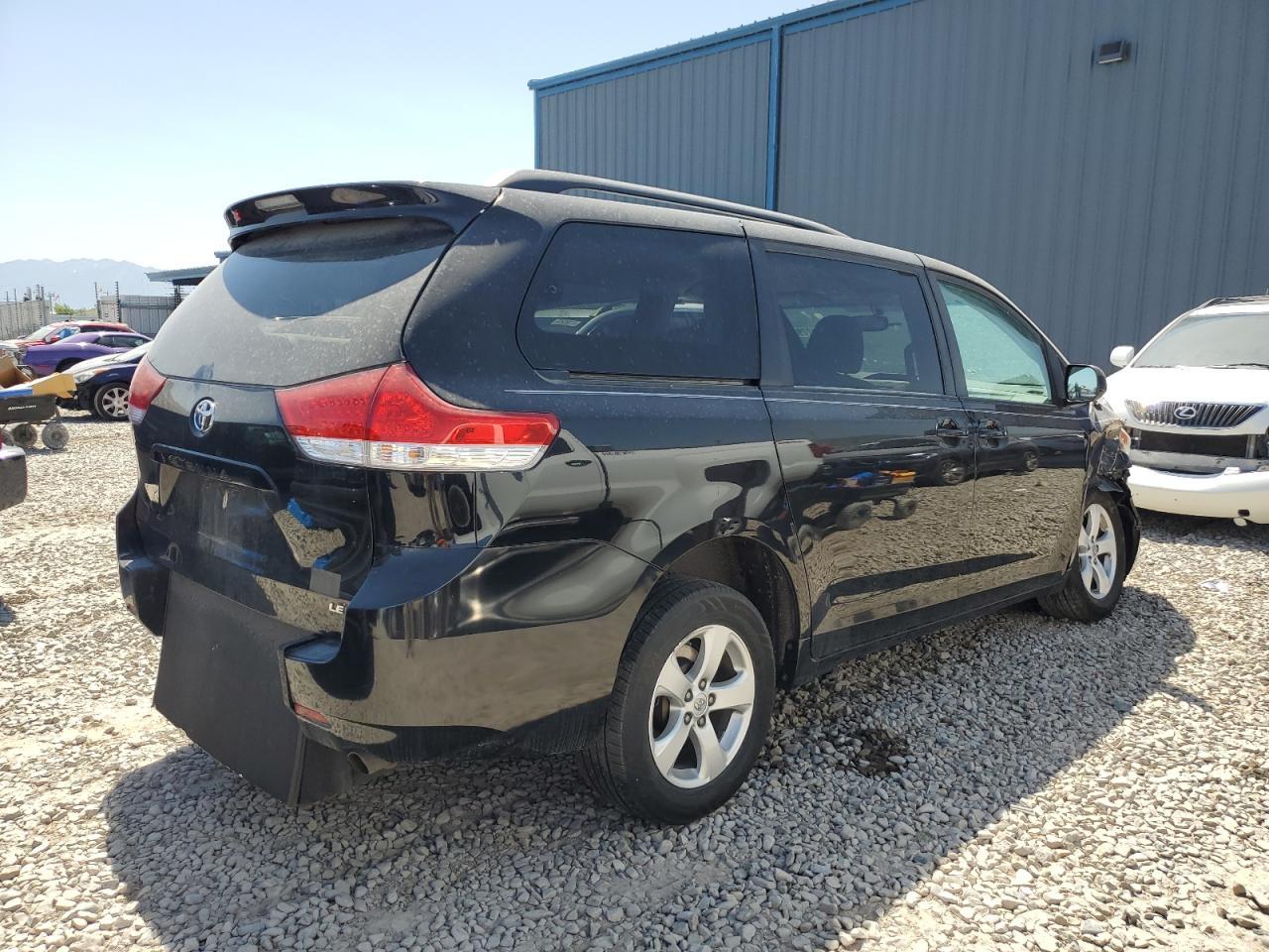 2013 Toyota Sienna Le - Image 3