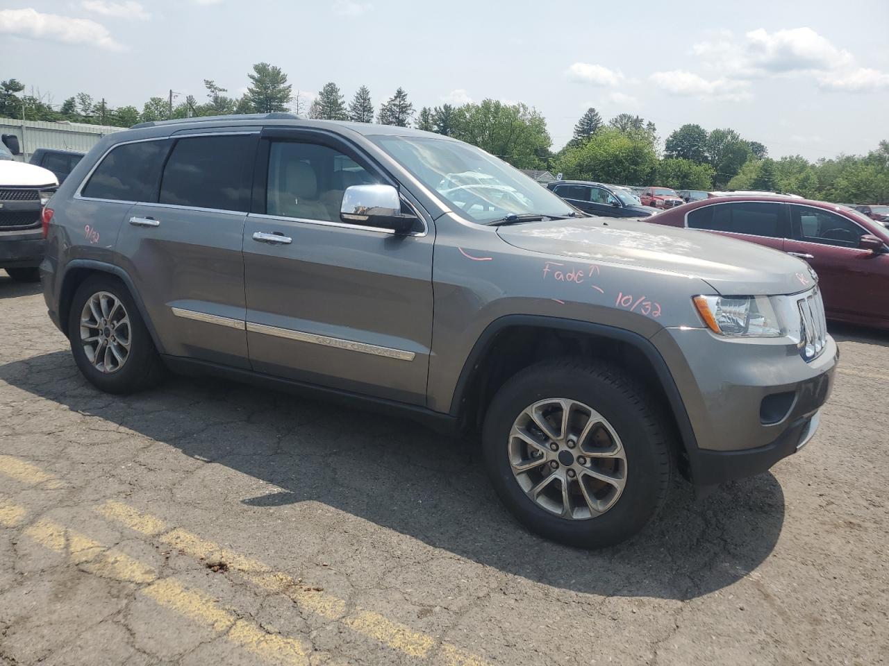 2011 Jeep Grand Cherokee Overland - Image 4