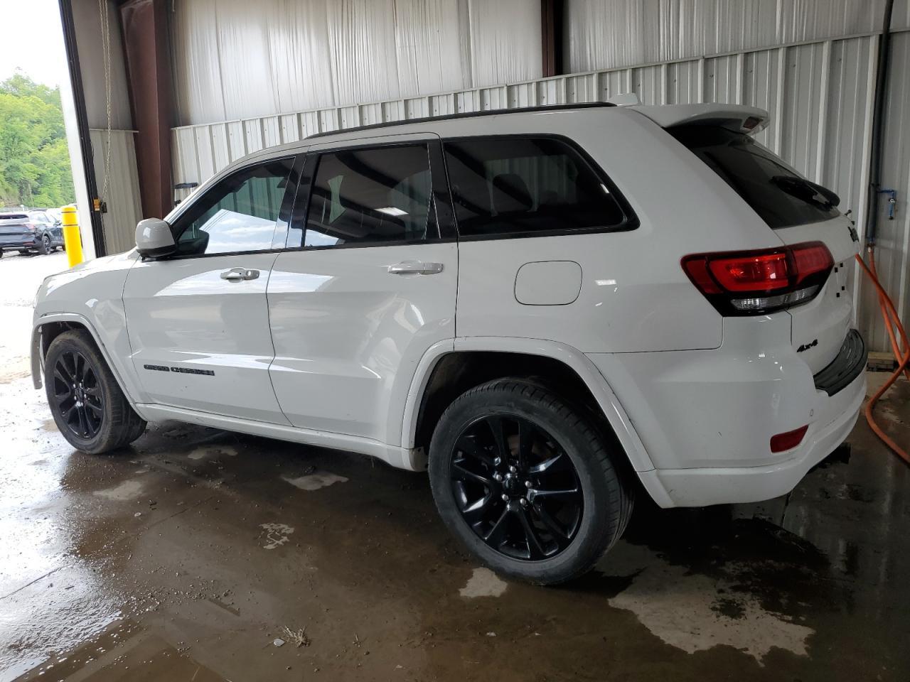 2019 Jeep Grand Cherokee Laredo - Image 2
