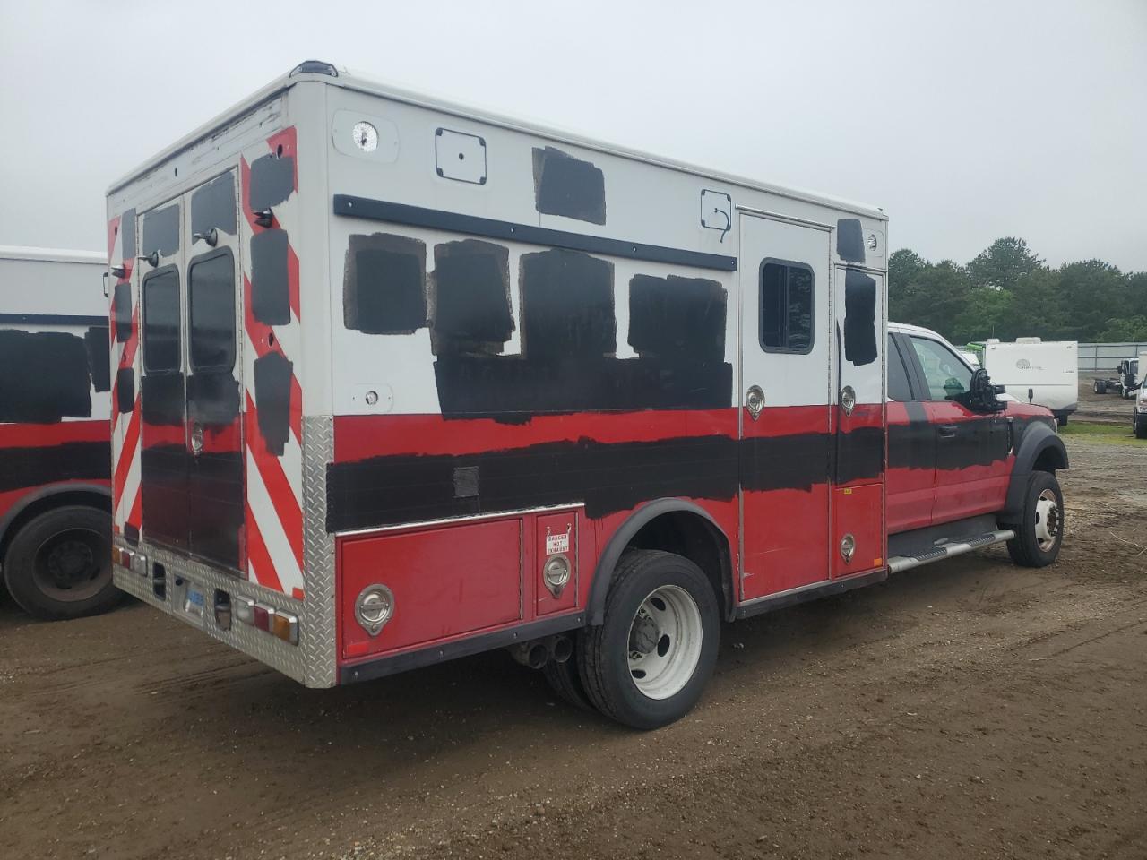 2017 Ford F550 Super Duty - Image 3