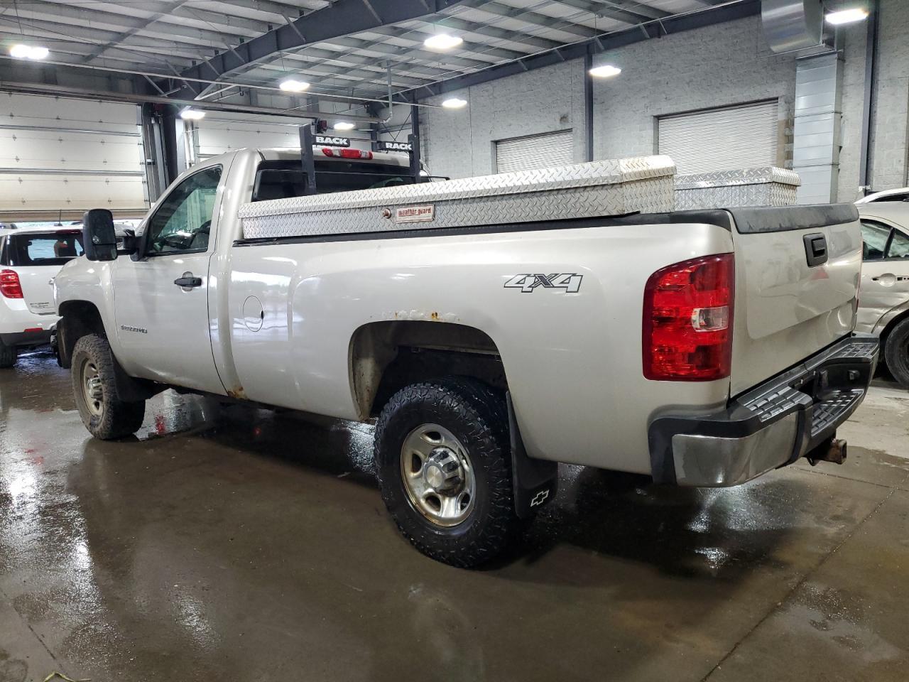 2009 Chevrolet Silverado K2500 Heavy Duty - Image 2