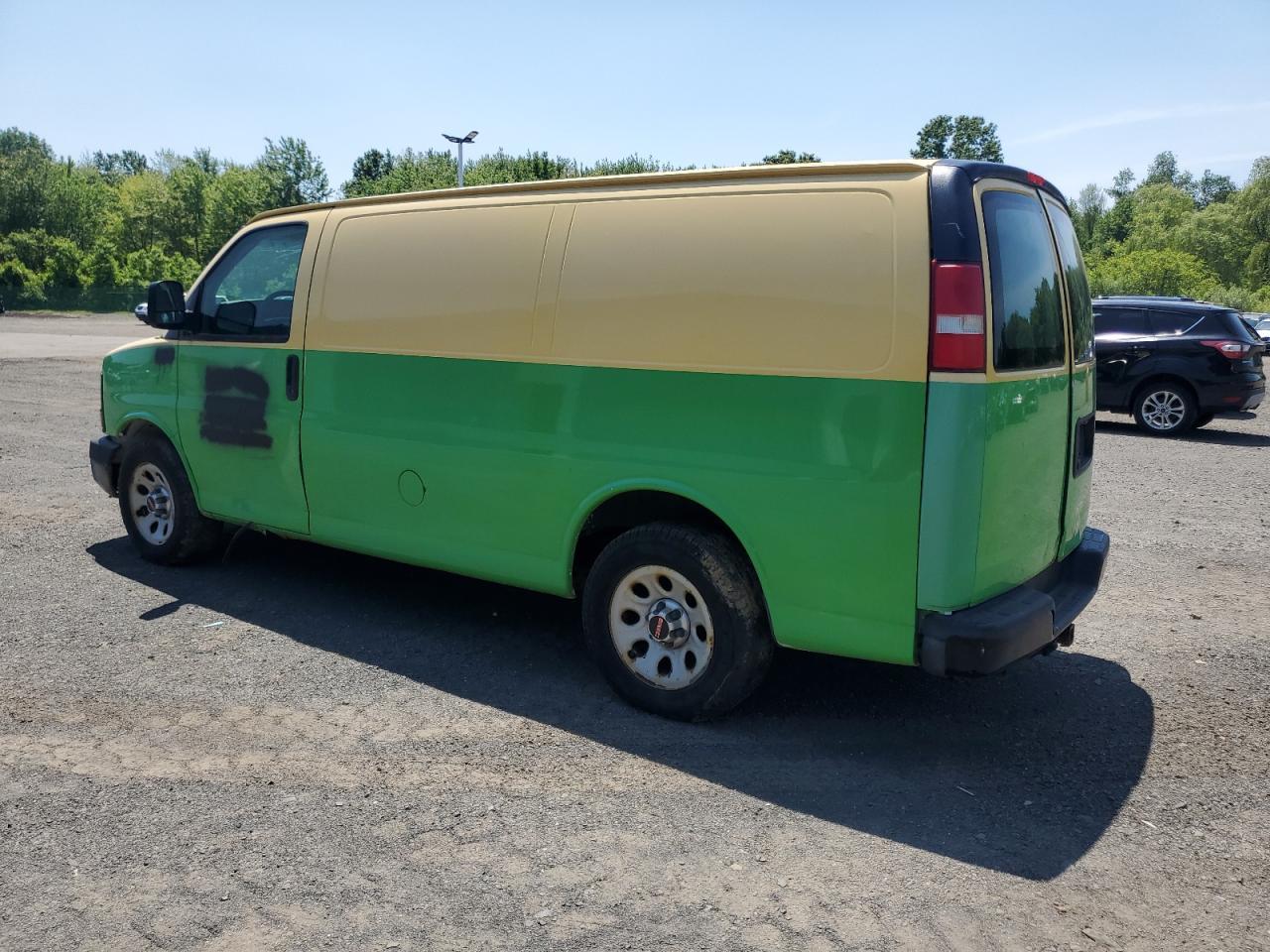 2010 GMC Savana G1500 - Image 2