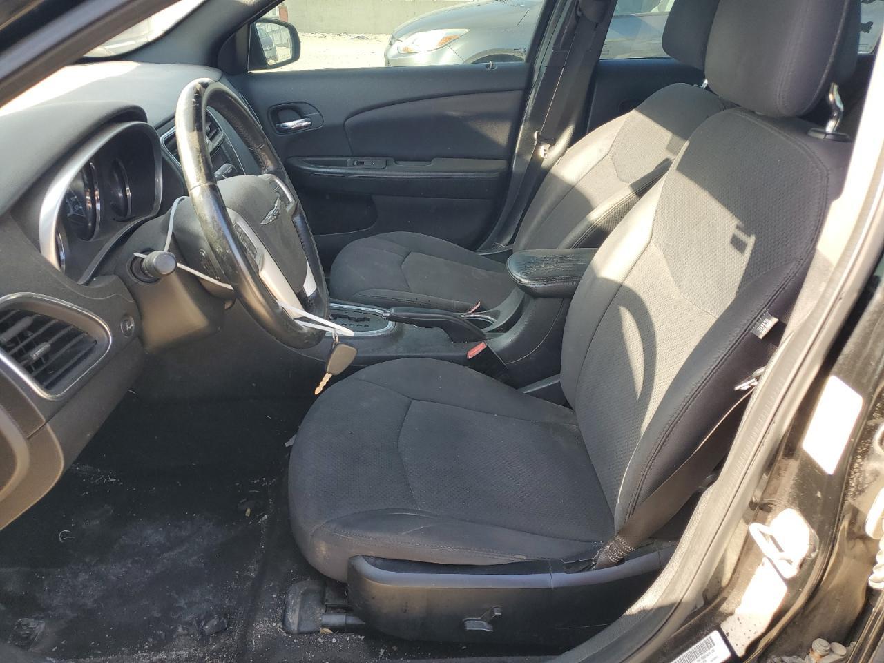 2013 Chrysler 200 Touring - Image 7