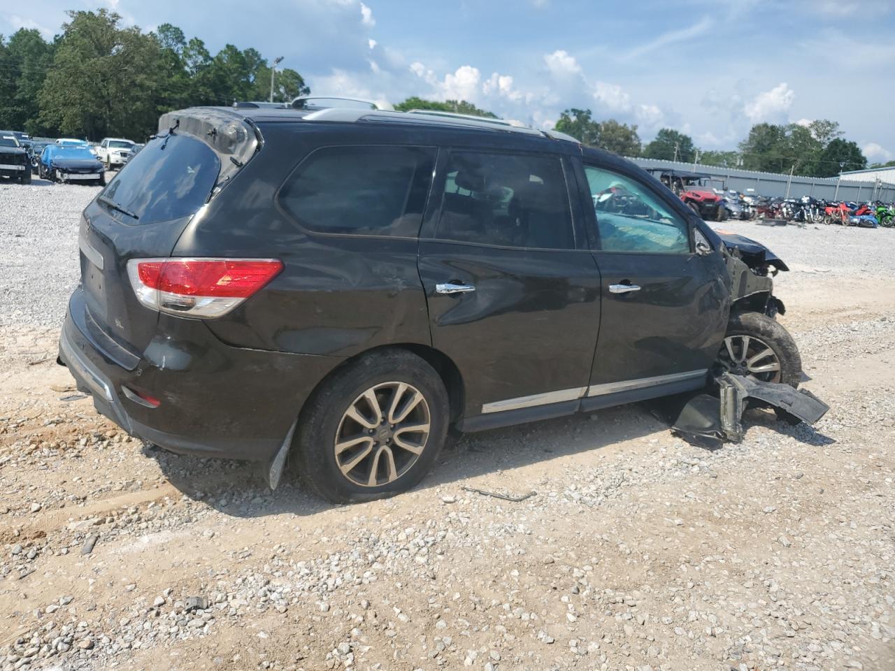 2015 Nissan Pathfinder S - Image 3