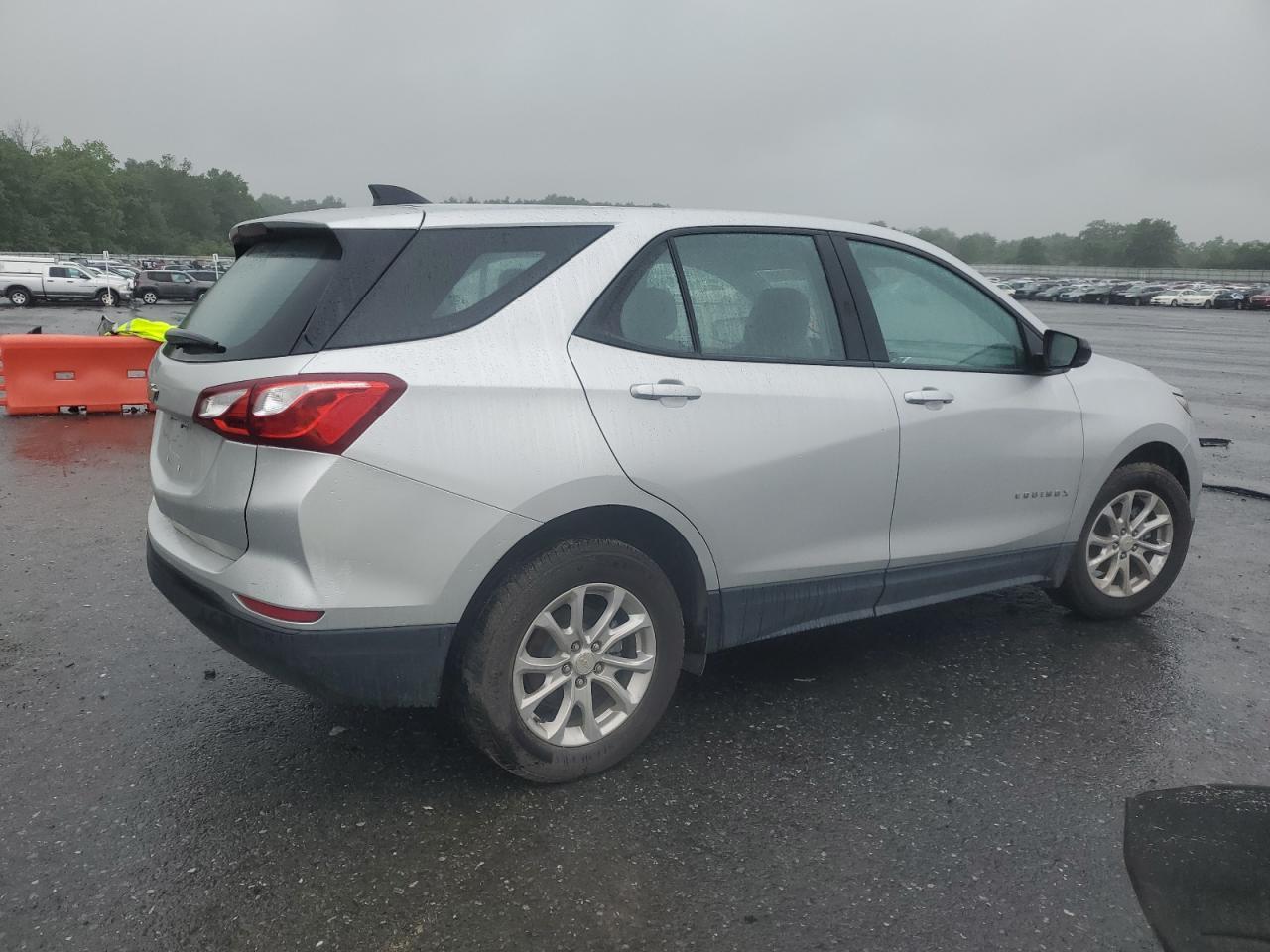 2020 Chevrolet Equinox Ls - Фото 3