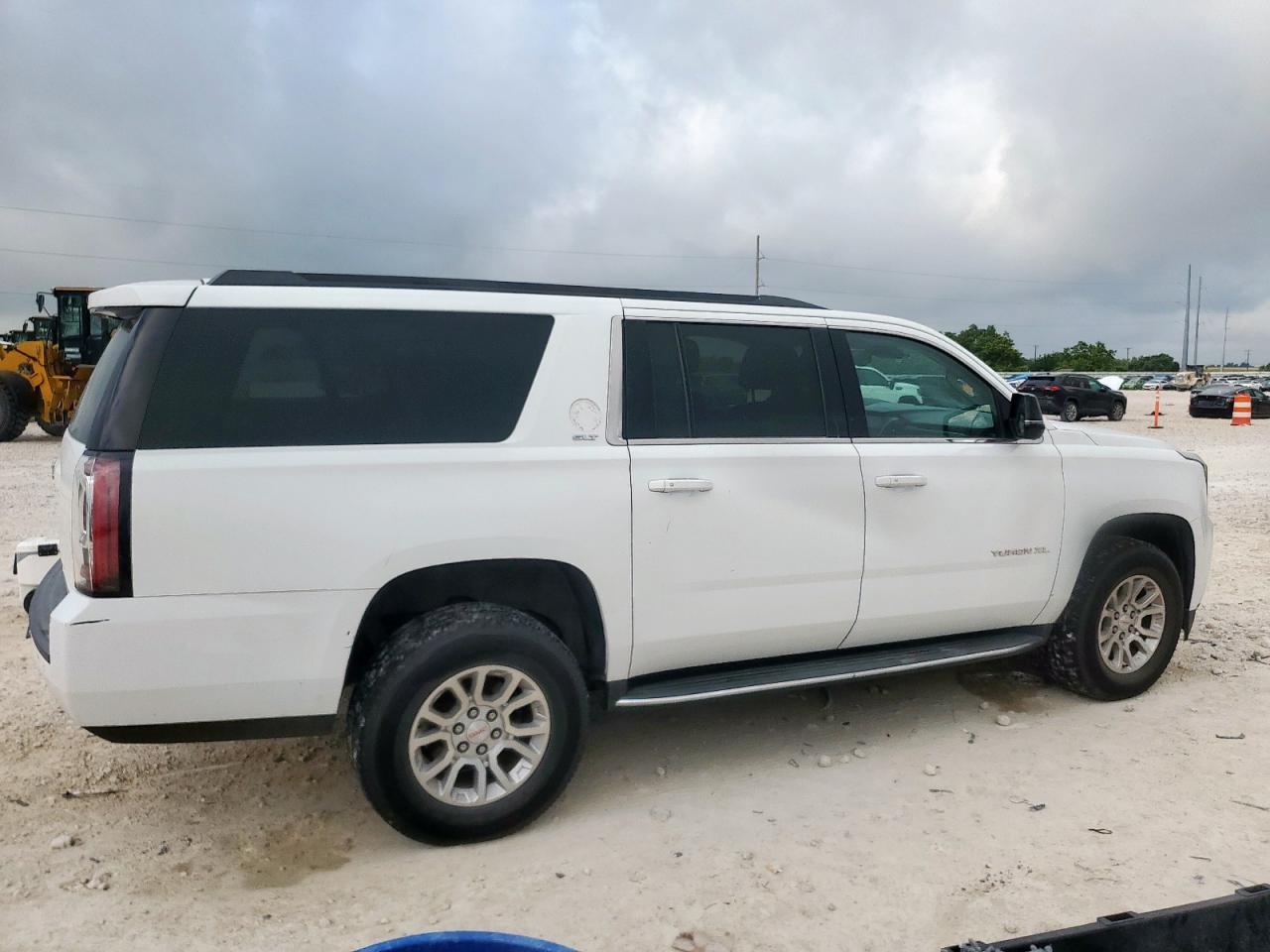 2017 GMC Yukon Xl K1500 Slt - Image 3