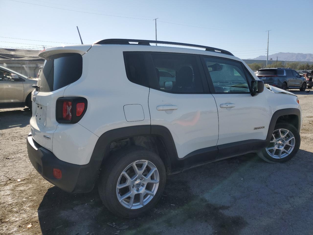2022 Jeep Renegade Latitude - Image 3