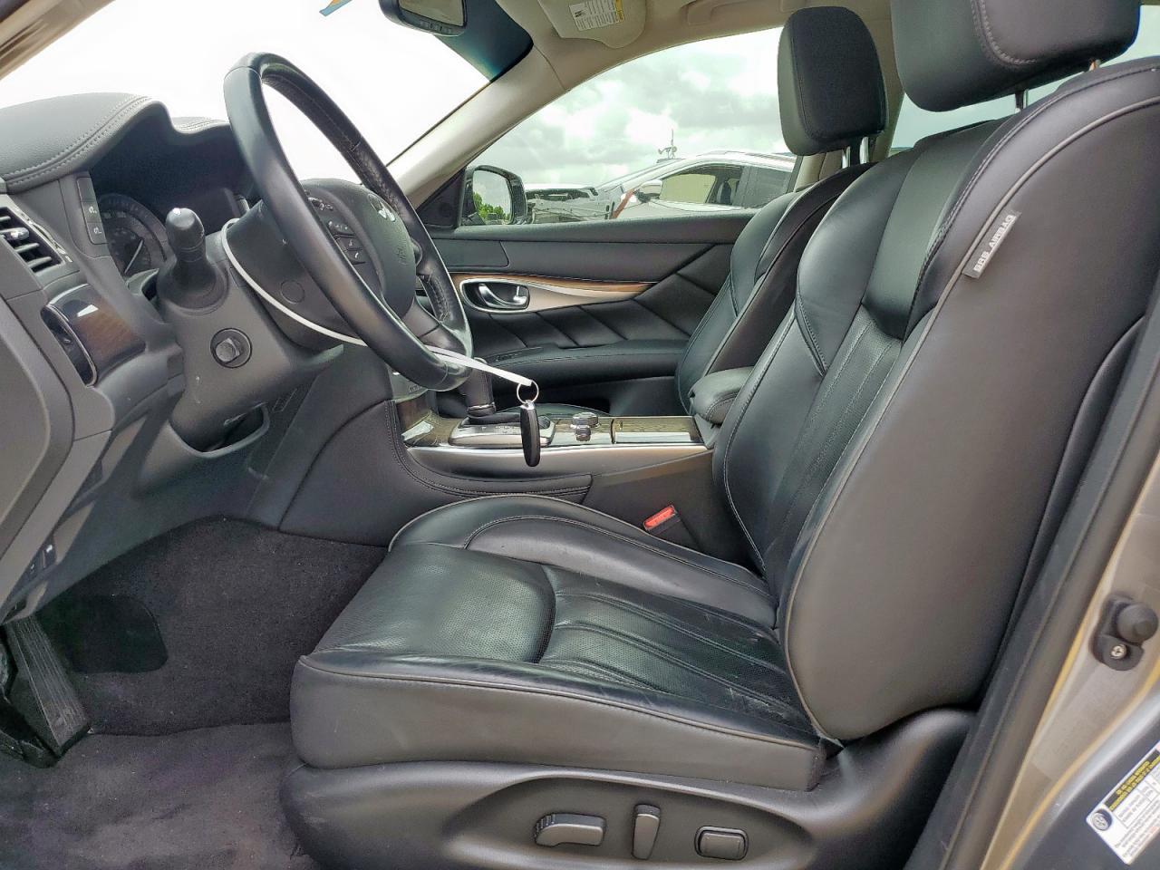 2019 Infiniti Q70L 3.7 Luxe - Image 7