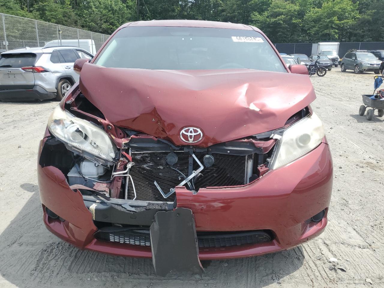 2011 Toyota Sienna Le - Image 5